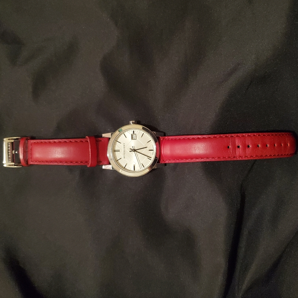 Burberry Check Stamped Red Leather Ladies Watch - Picture 8 of 8
